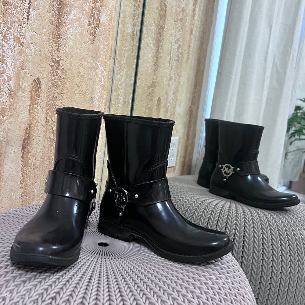 Rainbootie